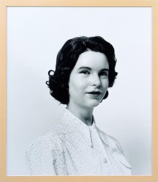 Gillian Wearing Self Portrait as My Mother Jean Gregory [Autoritratto come mia madre Jean Gregory], 2003